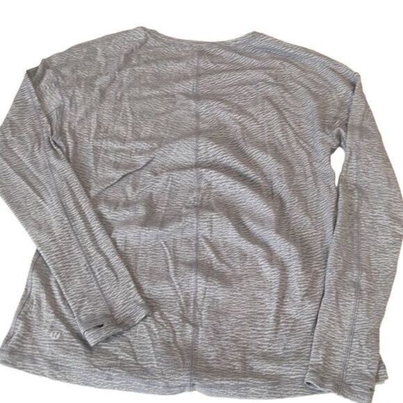 Lululemon Gray‎ Round Neck Thumb Holes Long Sleeves Running Pullover Top Size M - Picture 5 of 9